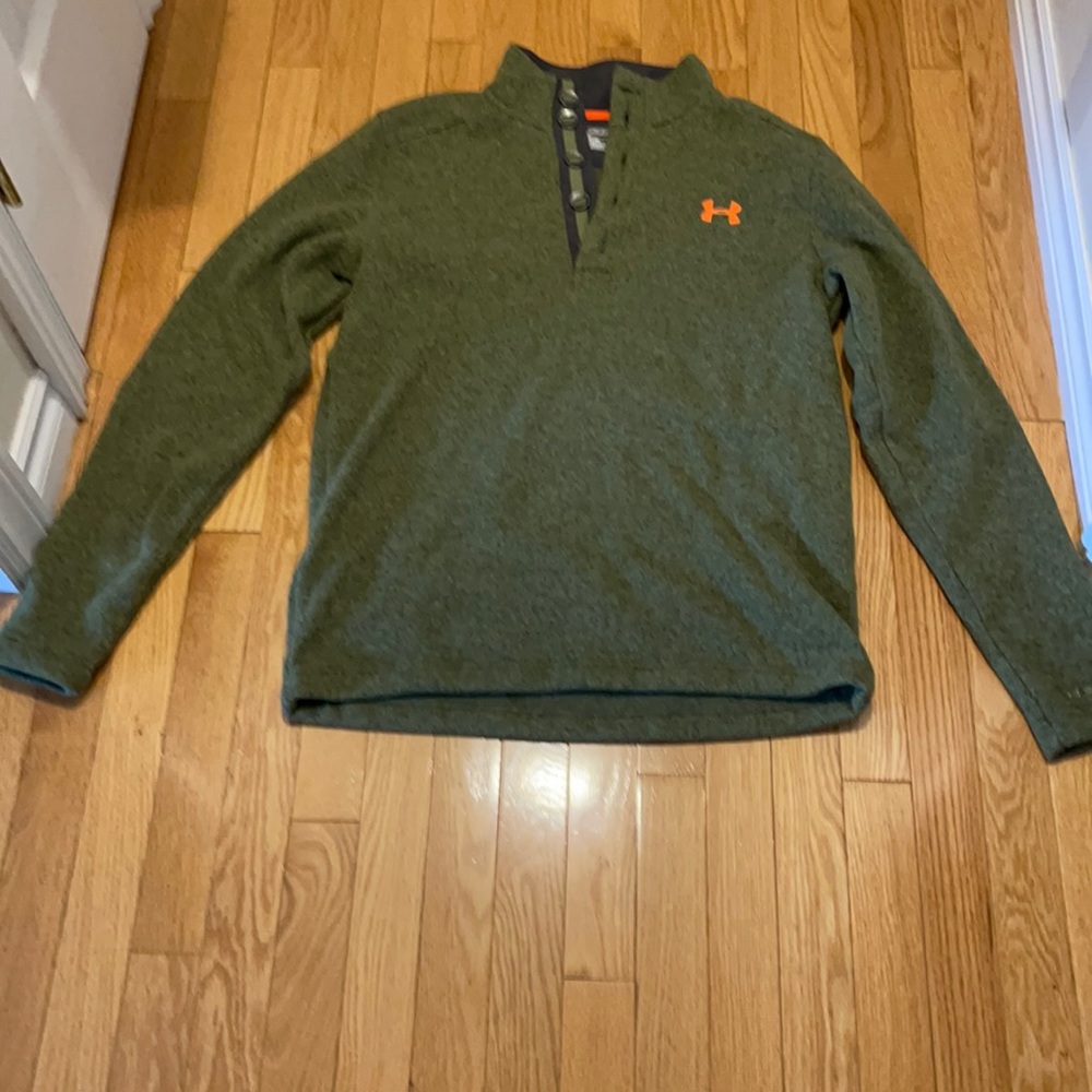 Under Armour men’s sweater size medium.